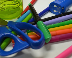 dyed plastic writing tools with pigment colorants